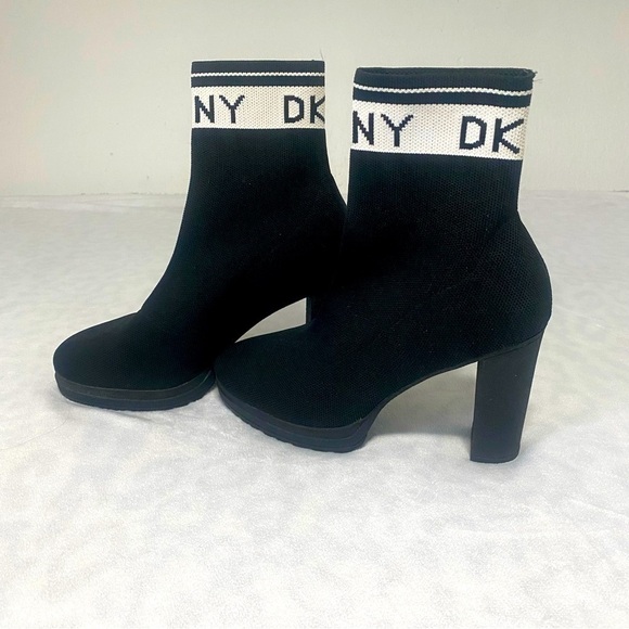 DKNY Tessa Knitted Sock Ankle Boots White Logo Band Block Heel Pull On Size 8M - Picture 2 of 9